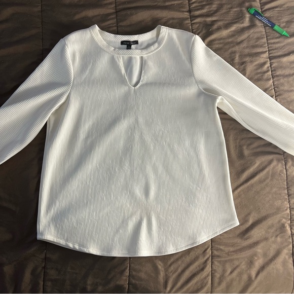 White Long Sleeve Top with Polk a boo on the front size XL - Picture 1 of 4
